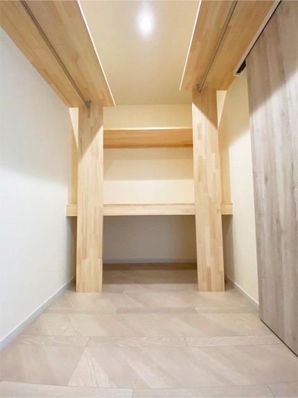 H様_2階_寝室_WIC b3fab04d1e9e2fdac0b4d5ea2a22dbe1